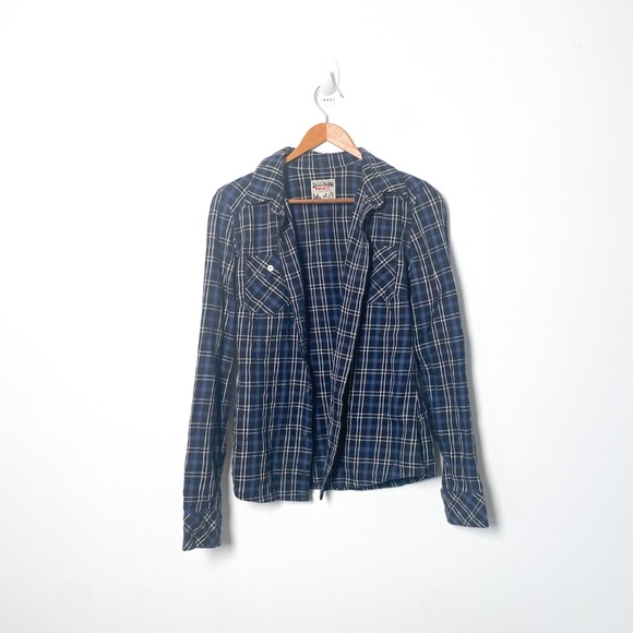 Aritzia Tops - Aritzia Classic Plaid Button Up Comfy Outdoor Shirt